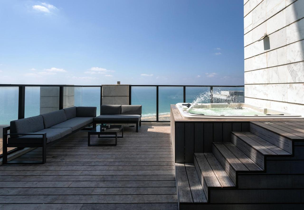 Ferienwohnung Yalarent Sea-Breeze Penthouse With Jacuzzi Bat Yam Exterior foto